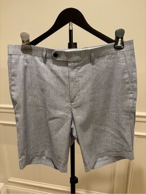 EXPRESS Men's light Blue & white striped SHORTS, SIZE 34, 8”Inseam